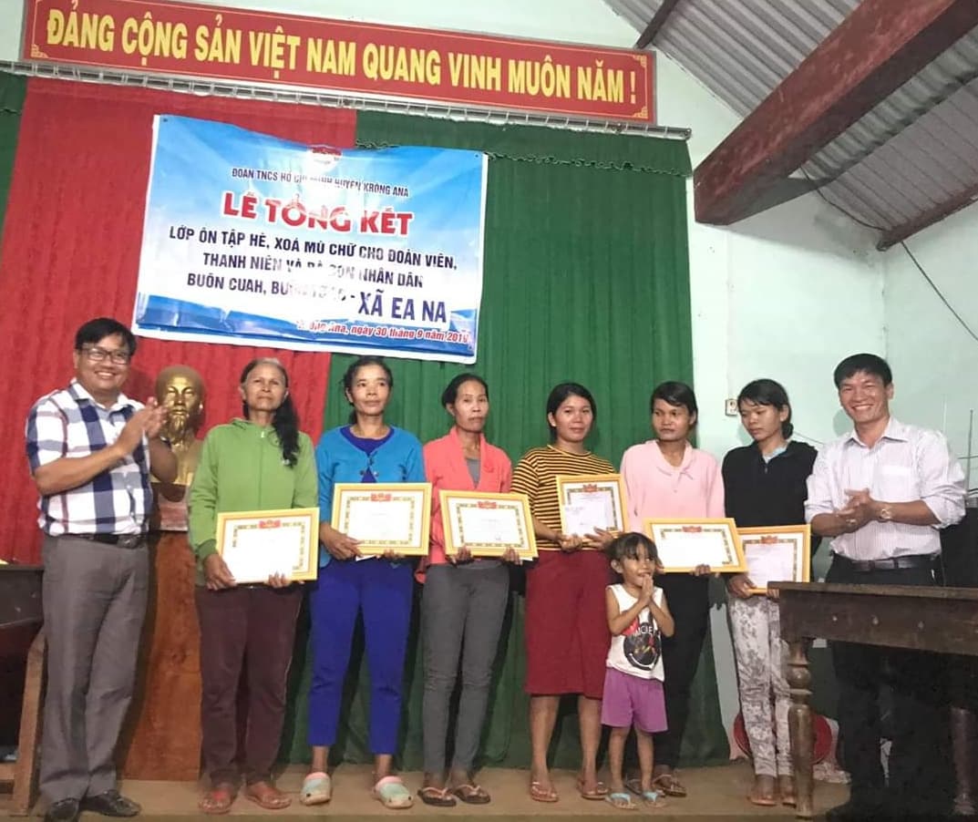 Huyện Đoàn Krông Ana tổ chức Tổng kết lớp học xóa mù chữ  tại xã Ea Na