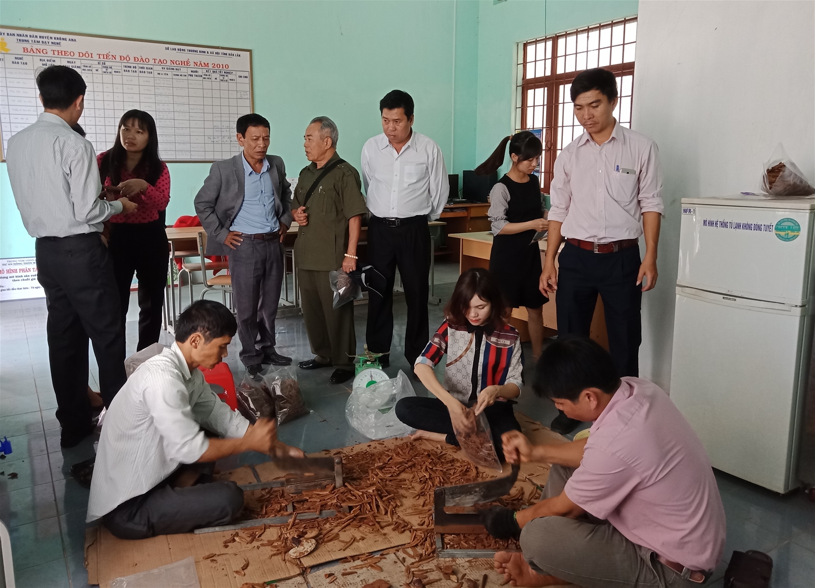 Đoàn lãnh đạo UBMTTQ Việt Nam tỉnh đến thăm cán bộ, công chức, viên chức Trung tâm Giáo dục nghề nghiệp và giáo dục thường xuyên