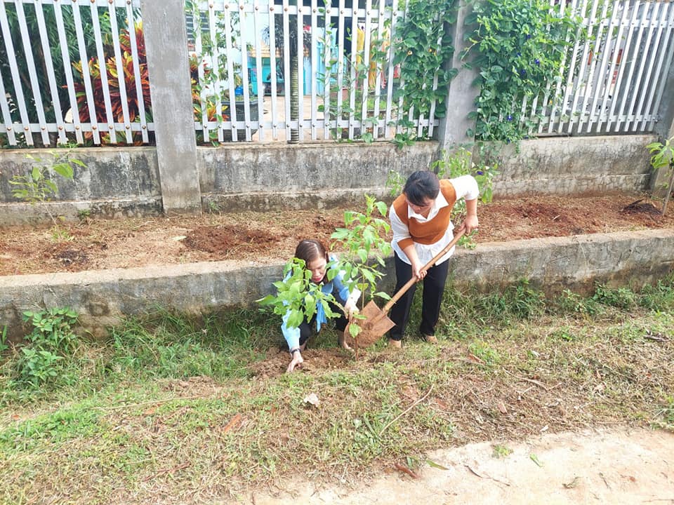 Lễ ra mắt mô hình “Gia đình an toàn xanh - Sạch - Đẹp” tại thôn  Tân Thắng xã Ea Na