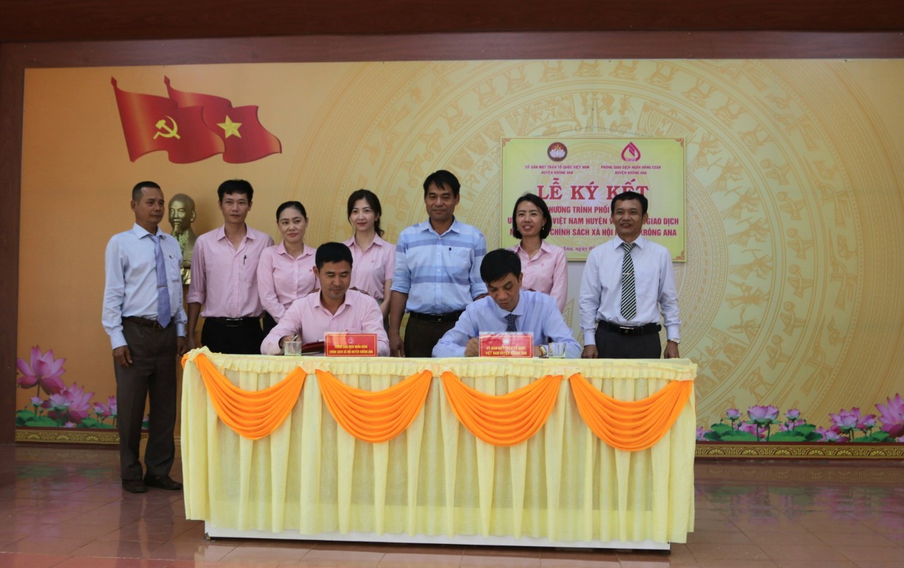 Ký kết chương trình phối hợp giữa Ủy ban Mặt trận Tổ quốc Việt Nam huyện với Phòng giao dịch Ngân hàng Chính sách xã hội huyện Krông Ana