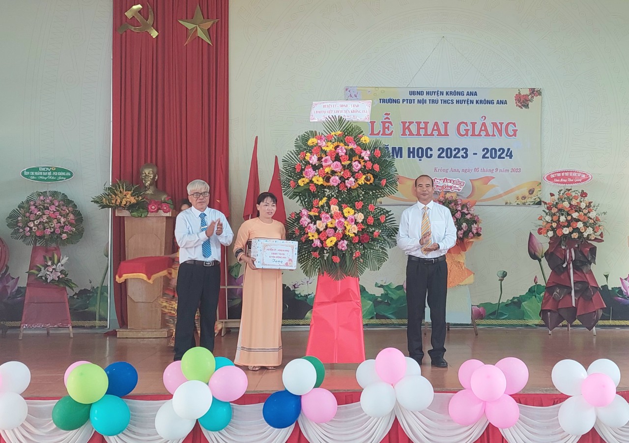 Huyện Krông Ana: Tưng bừng khai giảng năm học mới