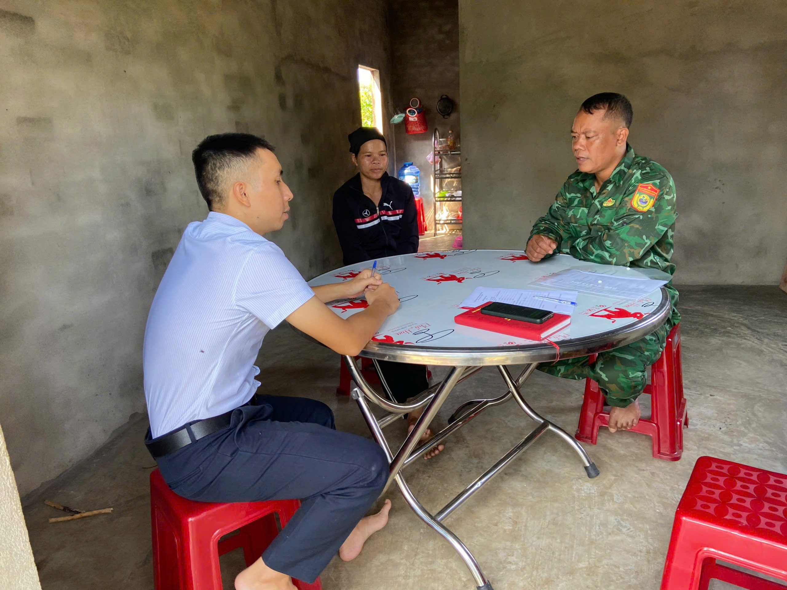 Huyện đoàn Krông Ana kiểm tra hoạt động ủy thác vốn vay Ngân hàng Chính sách xã hội tại Đoàn các xã, thị trấn và các hộ vay đợt 2 năm 2024 trên địa bàn huyện.