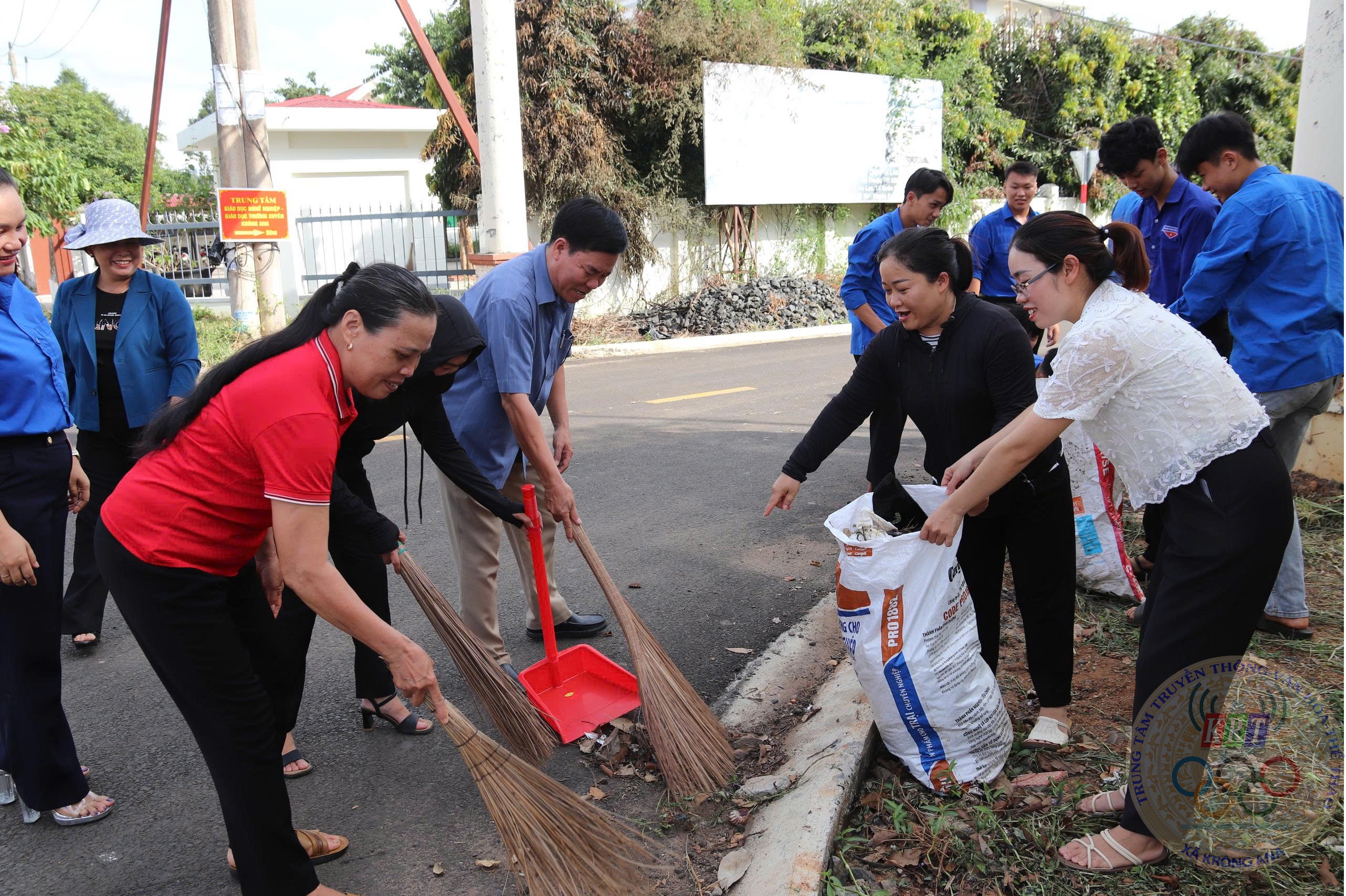 Lễ phát động Tuần lễ “Khu dân cư sáng - xanh - sạch - đẹp” năm 2025