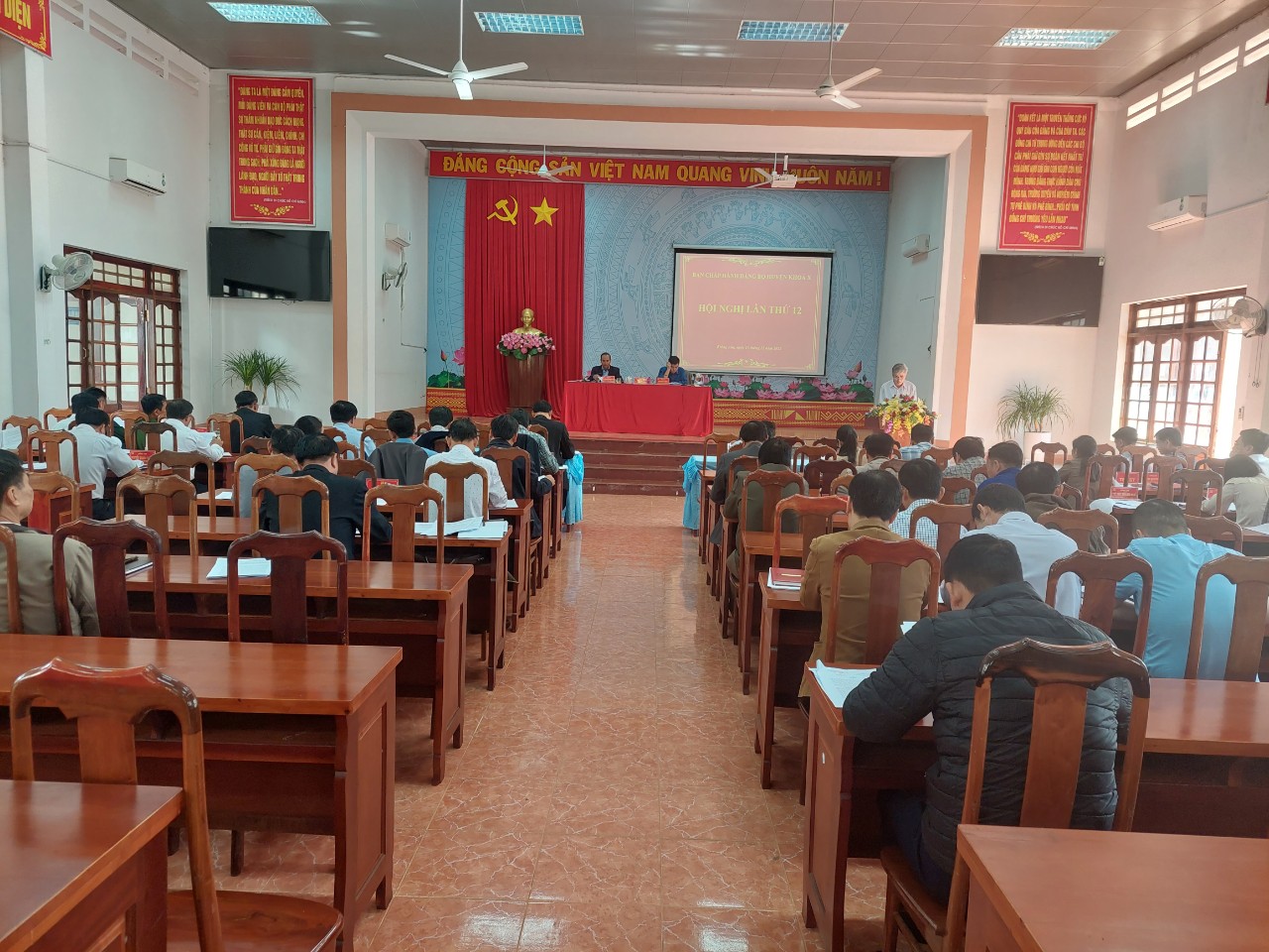 Hội nghị Ban Chấp hành Đảng huyện Krông Ana lần thứ 12 (mở rộng)